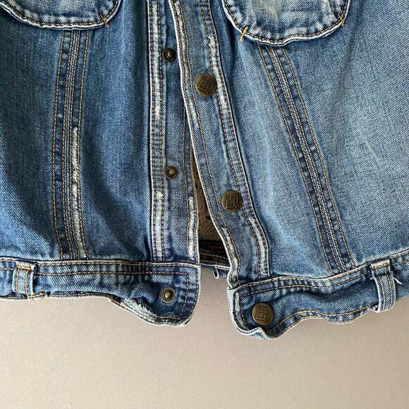 Free People sz XS boho blue jean‎ distressed Crocheted denim vest - Picture 4 of 10
